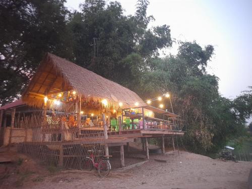 Champasak Backpacker in Ancient City