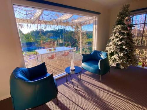 Yarra Valley Farmhouse | Alpacas Firepit Space Pod in Wonga Park