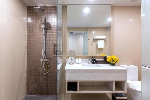 room detail thumbnail 2