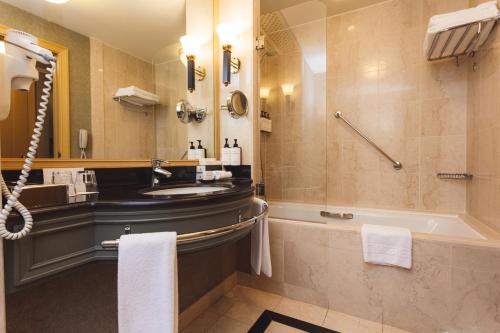 room detail thumbnail 2