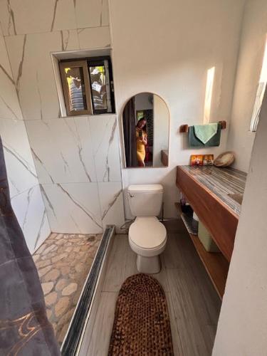 Bungalow, 2-minute walk to Bob Marley Museum in Claremont