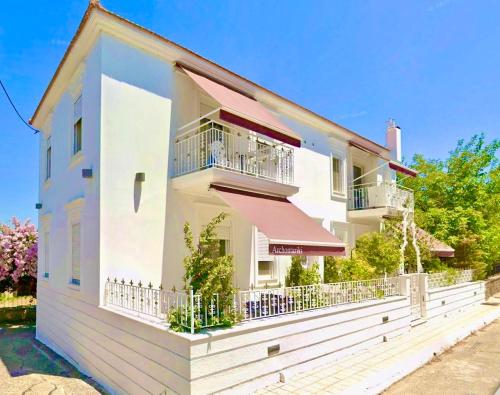 Archontariki Suites & Apartments - Μενεγάτα