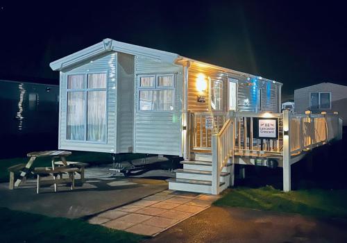 Calypso Hot Tub Breaks Tattershall Lakes Pet Friendly