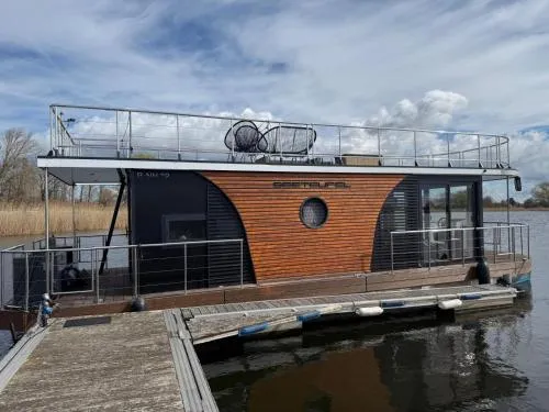 Urlaub im schwimmenden Ferienhaus, mitten in der Natur in Kützkow, Deutschland