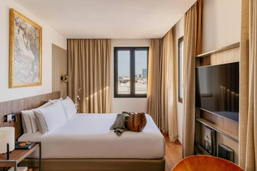 room detail thumbnail 2