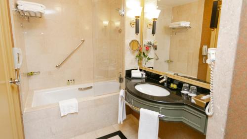 room detail thumbnail 2