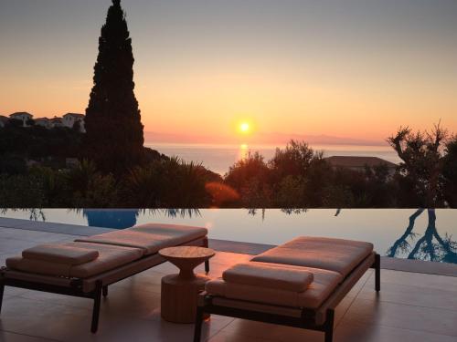 Doci Kelios - Serenity Suites with Private Heated Pools, by ZanteWize – khách sạn tại Skinari