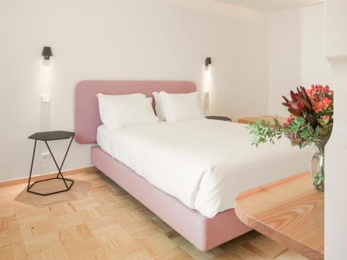 2 bedrooms, 4 beds