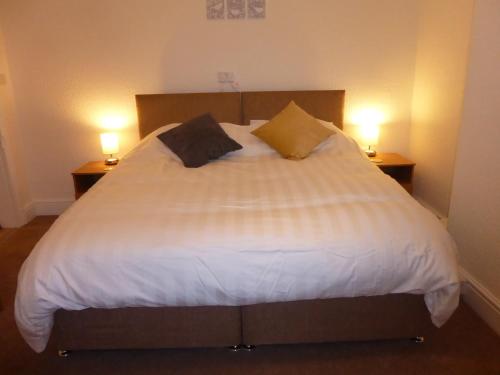 Guestroom, Mersey View, Two Bedroom Apartment, Liverpool in Crosby