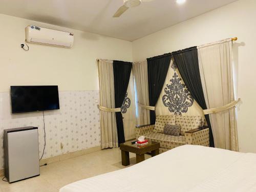 Guest house with swming pool - image 22