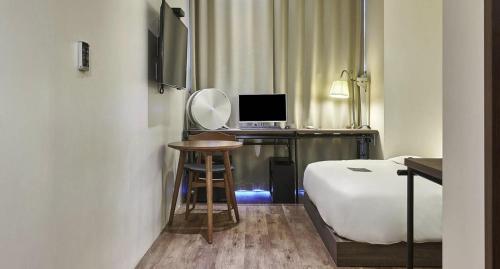 room detail thumbnail 1