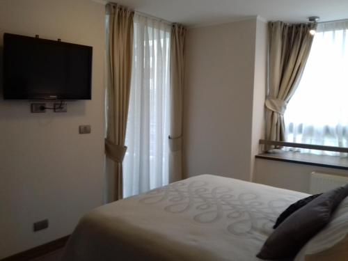 Three-Bedroom Apartment image 10