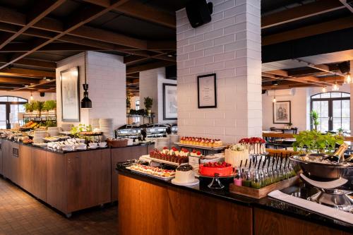 Alimentos e Bebidas, Hotel Almond Business & SPA in Velho Subúrbio