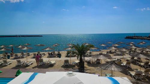 Royal Grand Hotel and Spa - All Inclusive and Free beach accsess in คาวาร์นา