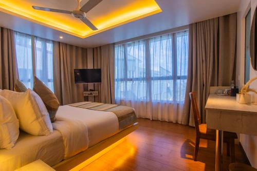 Coconut Tree Hulhuvilla Beach Room Type - Queen Room with Sea View