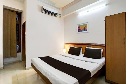SPOT ON Hotel Rk Residency Near MGBS Bus station near Peddamma Temple