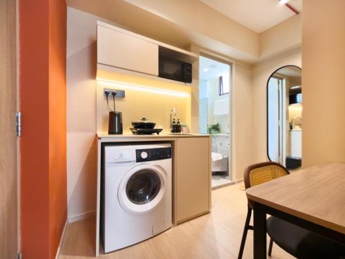 Kitchen, Coliwoo Bukit Timah Fire Station - CoLiving in Bukit Batok