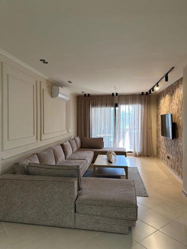 숙소 외관, Green view & new decor, stylish new apartment! in 카보 네그로