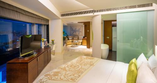 room detail thumbnail 1