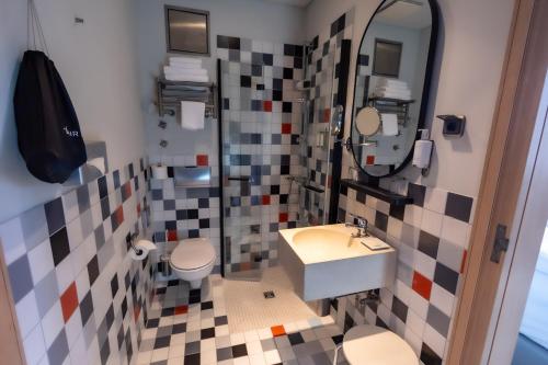 room detail thumbnail 2