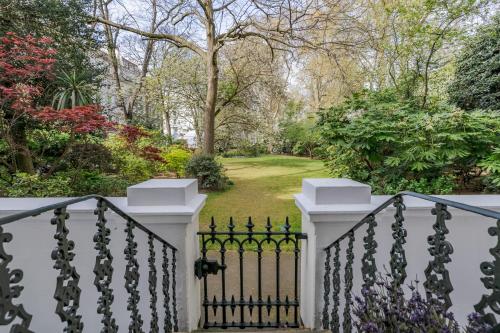 Veeve - South Kensington Garden Escape - image 10