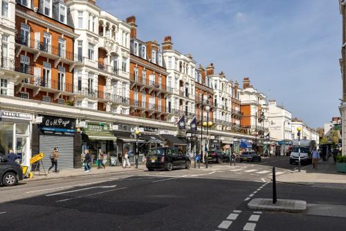 Veeve - South Kensington Garden Escape - image 9