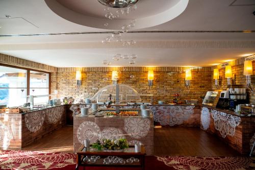 Food and beverages, Hotel Cascade Resort & Spa in Demjen