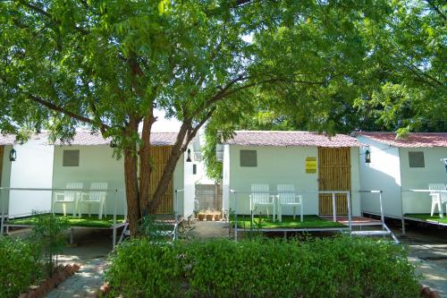 Dhinga Masti Resort by Wanderama in Bajana