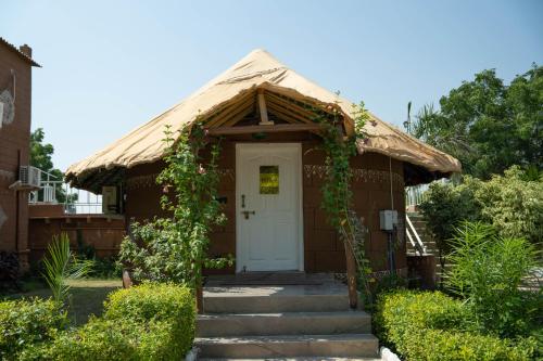 Dhinga Masti Resort by Wanderama in Bajana