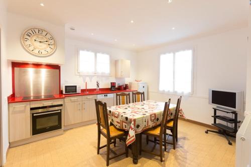Kitchen, Appartements - Chez Alice in Salies-de-Bearn