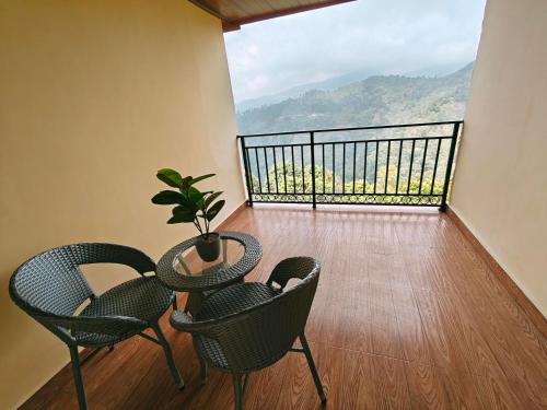 Whispering Pines Farmstay in Lava