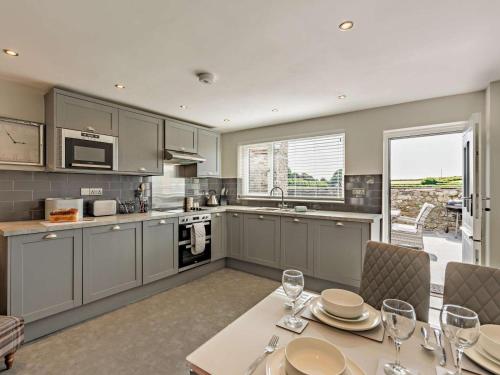 2 Bed in Grange-over-sands oc-89206 - Tap to explore photos