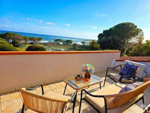 Ville delle Meduse - Sea View Villa, Near Beach in Porto Corallo gîte à louer Porto Corallo