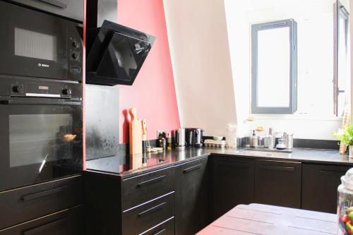 Spacious 74 m apartment near Montmartre - main image