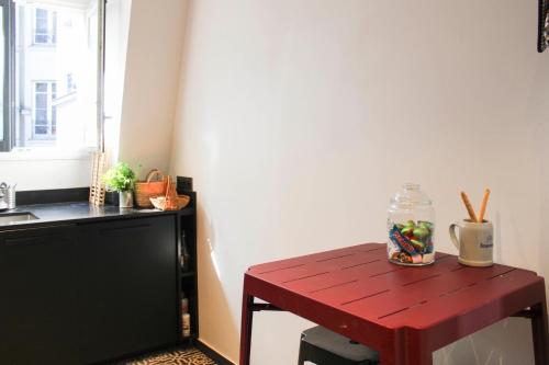 Spacious 74 m apartment near Montmartre - image 10
