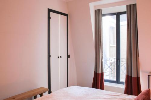 Spacious 74 m apartment near Montmartre - image 12