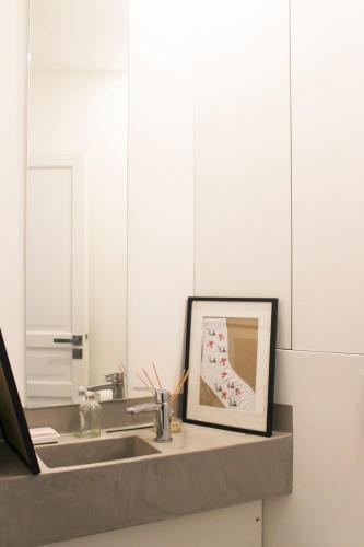 Spacious 74 m apartment near Montmartre - image 8