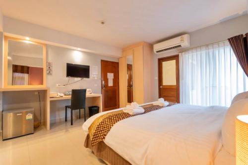 room detail thumbnail 2