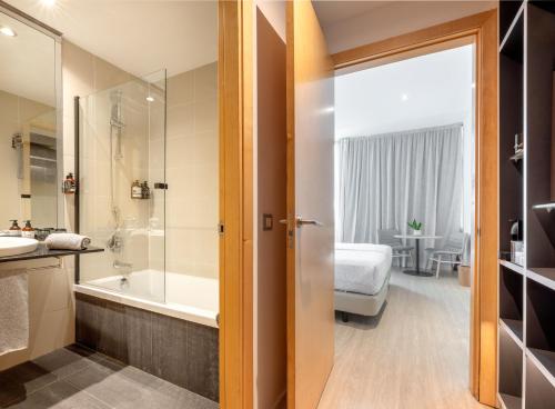 room detail thumbnail 2