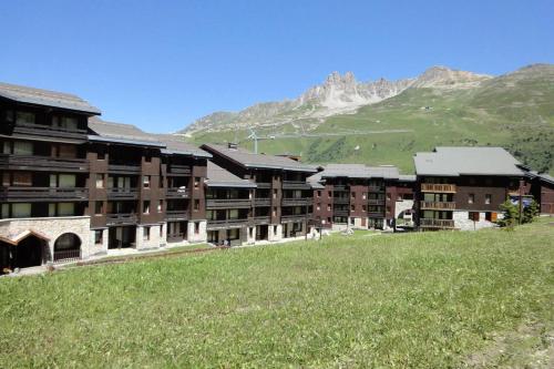 Residence Creux De L Ours D - STUDIO DIVISIBLE SKIS AUX PIEDS PROCHE DES COMMERCES MAE-9674 in Meribel