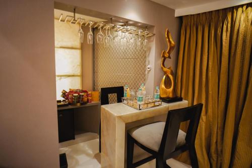 Facilities, HOTEL PENINSULA GRAND in Kurla