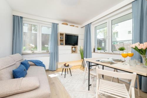 Functional Studio with Parking by Noclegi Renters - image 2