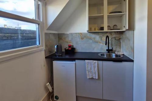 Studio - Near Regents Park - WiFi - Sleeps 2 - image 7