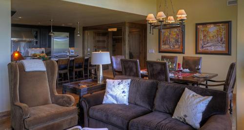 Edgemont 2707 - Luxury Ski-in Ski-out Condo thumb 4
