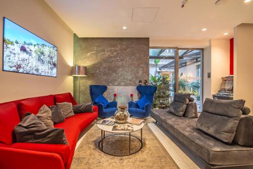 Hotel White, Rom