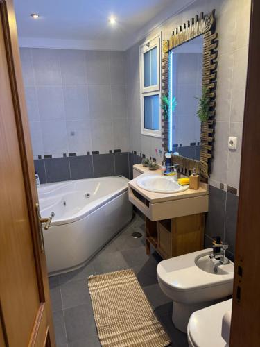 Modern 3BR House with Spacious Outdoor Area in ฟุนคาล