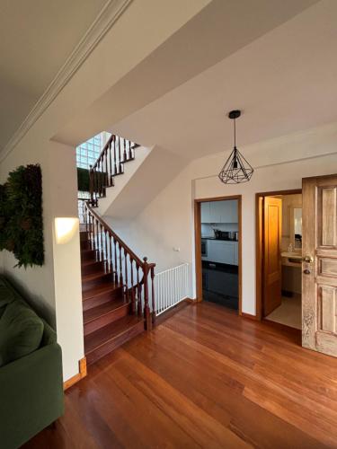 Modern 3BR House with Spacious Outdoor Area in ฟุนคาล