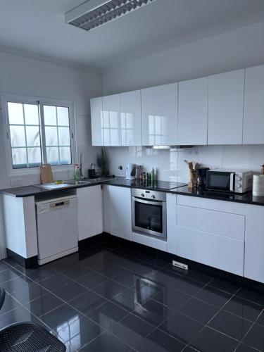 Modern 3BR House with Spacious Outdoor Area in ฟุนคาล