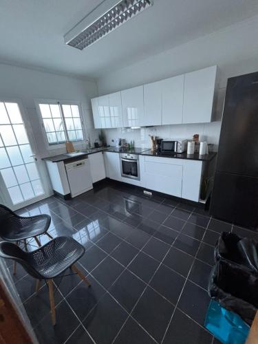 Modern 3BR House with Spacious Outdoor Area in ฟุนคาล