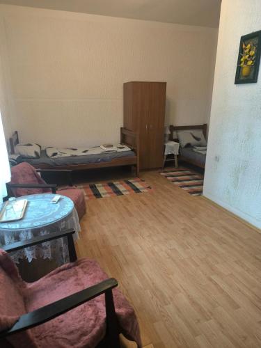 2 twin beds